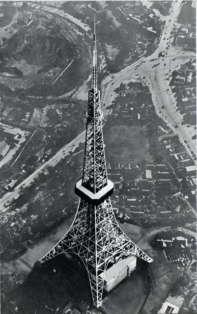800px-Tokyo_Tower_1961.jpg